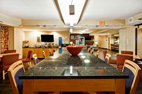 Hampton Inn Louisville Airport