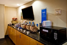 Hampton Inn Louisville Airport
