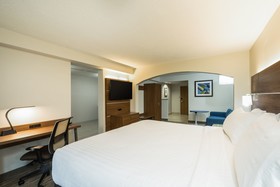 Holiday Inn Express & Suites Louisville East