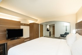 Holiday Inn Express & Suites Louisville East