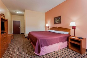 Howard Johnson by Wyndham Airport