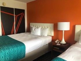 Howard Johnson by Wyndham Airport