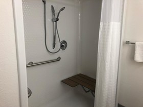 Howard Johnson by Wyndham Airport