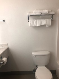 Howard Johnson by Wyndham Airport