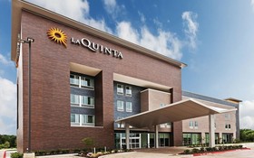 La Quinta Inn & Suites by Wyndham Louisville NE/Old Henry Rd