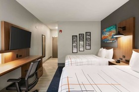 La Quinta Inn & Suites by Wyndham Louisville NE/Old Henry Rd