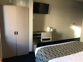 Microtel Inn & Suites by Wyndham Louisville East
