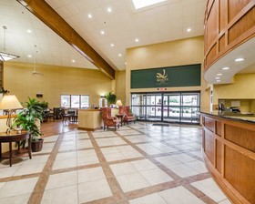 Clarion Pointe Louisville East