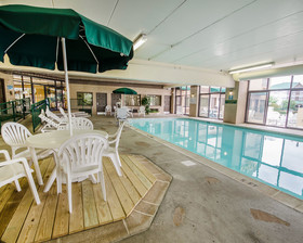 Clarion Pointe Louisville East