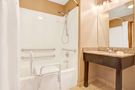 Super 8 by Wyndham Louisville Airport