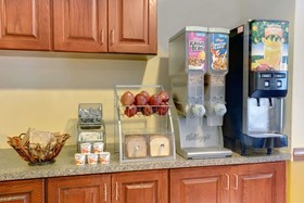 Super 8 by Wyndham Louisville/Expo Center