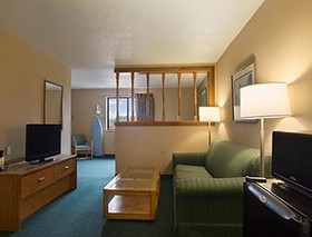 Super 8 by Wyndham Mayfield