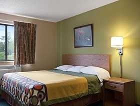 Super 8 by Wyndham Mayfield