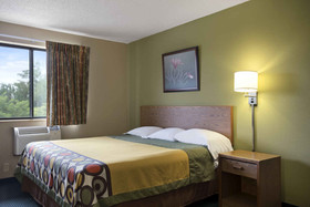 Super 8 by Wyndham Mayfield