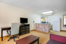 QUALITY INN RUSSELLVILLE