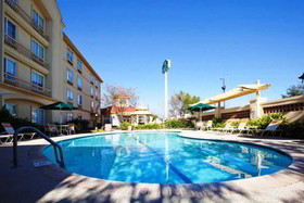 La Quinta Inn & Suites by Wyndham Alexandria Airport