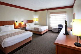 La Quinta Inn & Suites by Wyndham Alexandria Airport