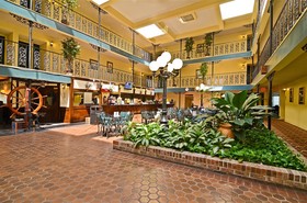 Royal Inn & Suites