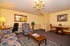 Royal Inn & Suites