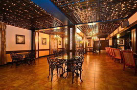 Royal Inn & Suites