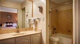 Royal Inn & Suites