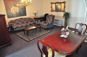 Royal Inn & Suites