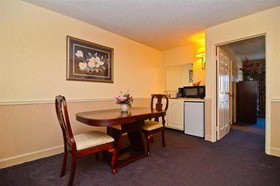 Royal Inn & Suites
