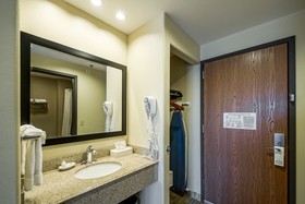 Days Inn by Wyndham Baton Rouge I-10