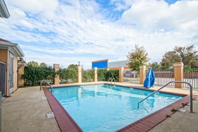 Days Inn by Wyndham Baton Rouge I-10