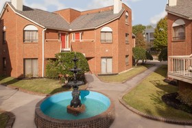 Cloverleaf Suites Baton Rouge