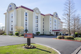 Comfort Suites University