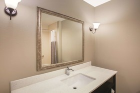 La Quinta Inn & Suites by Wyndham Baton Rouge Denham Springs