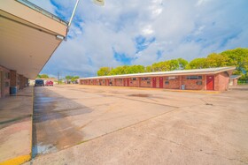 Town & Country Motel Bossier City by OYO