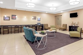 La Quinta Inn & Suites by Wyndham Gonzales LA