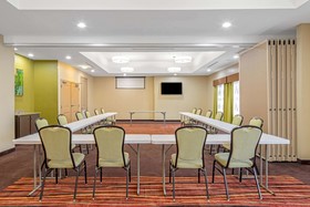 La Quinta Inn & Suites by Wyndham Gonzales LA