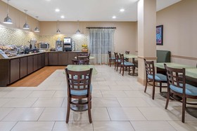 La Quinta Inn & Suites by Wyndham Gonzales LA