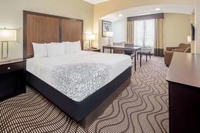 La Quinta Inn & Suites by Wyndham Gonzales LA