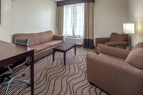 La Quinta Inn & Suites by Wyndham Gonzales LA