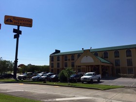 Quality Inn & Suites Near Tanger Outlet Mall