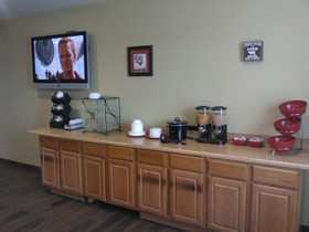 Quality Inn & Suites Near Tanger Outlet Mall