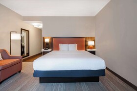Hampton Inn & Suites Harvey