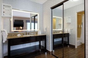 Hampton Inn & Suites Harvey