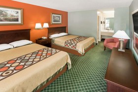 Super 8 by Wyndham Kinder LA