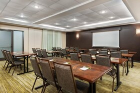 Courtyard by Marriott Lafayette Airport