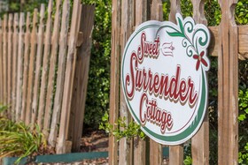 Maison D'Memoire Bed & Breakfast Cottages
