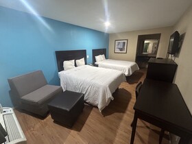 Super 7 Inn