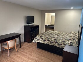 Super 7 Inn
