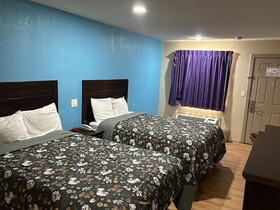 Super 7 Inn