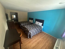 Super 7 Inn