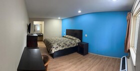 Super 7 Inn